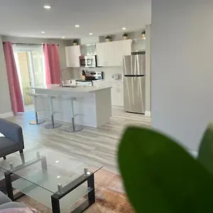 Apartment Entire 2 Bedroom Downtown - U2, Kitchener