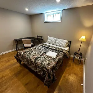Homestay Budget In Kitchener- Near Town Centre- Food, Shopping, Transit K3, Kitchener